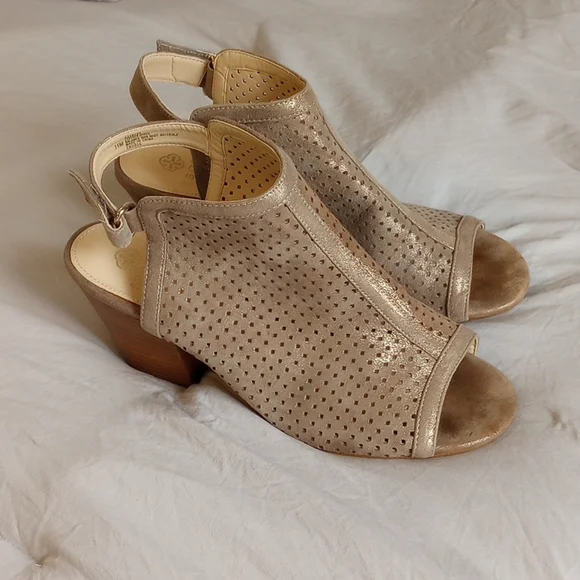 Isola Heels - Picture 1 of 11